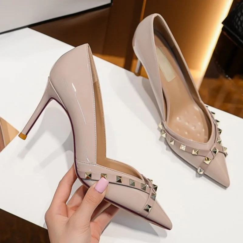 

Туфли-лодочки на высоком каблуке с металлическими заклепками и крестообразной завязкой, пикантные туфли из матовой кожи с острым носком на толстом каблуке, новые поступления, модная женская современная обувь