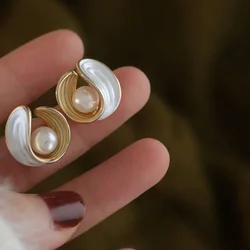 Irregular White Golden Shell Stud Earrings Women Unique Personality Pearl Earrings for Women Girls Party Jewelry Birthday Gift