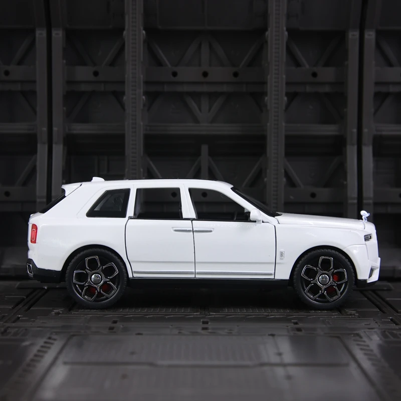 Modelo de coche de aleación 1:32 con comentarios de luz y sonido, juguete para niños, puertas y capó del motor, el maletero se puede abrir