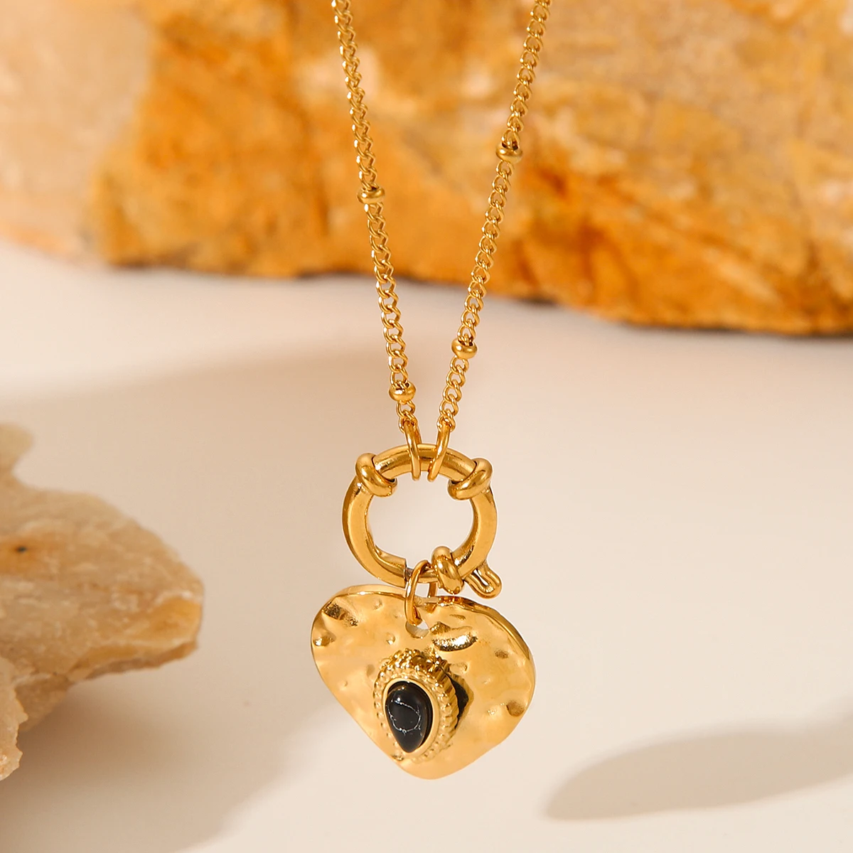 هوانغ تشاو على شكل قلب قلادة الفولاذ المقاوم للصدأ قلادة قلادة عصرية الأسود الزركون قلادة قلادة مجوهرات مأدبة هدية