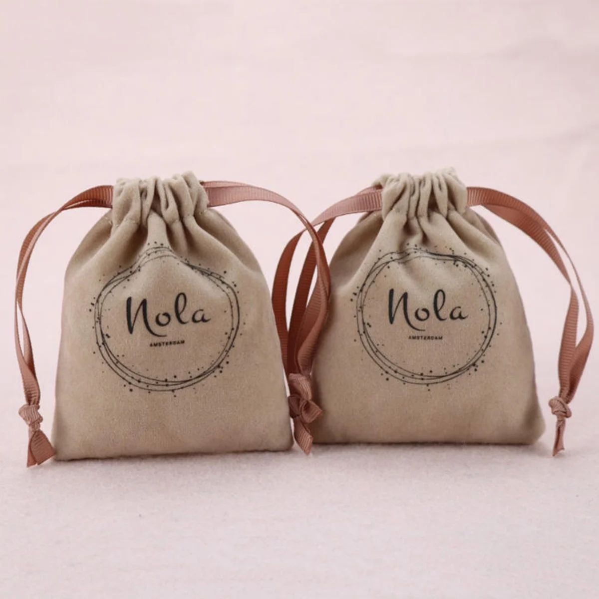 

100 шт. очаровательные темно-розовые круглые сумки из микрофибры, сумки для аксессуаров для свадебных колец, серьги, ожерелье, браслет для хранения