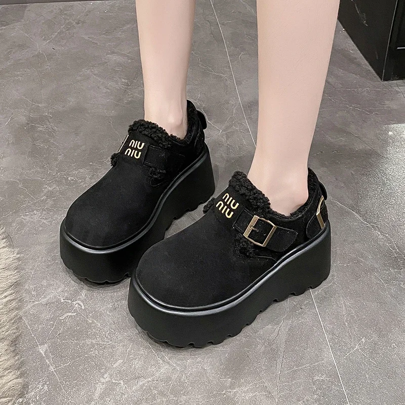 Sepatu kets halus hangat untuk wanita, sepatu salju Platform tinggi kulit Suede musim dingin 8CM, sepatu 2025 mewah kasual antiselip untuk wanita