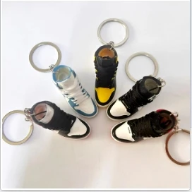 3D Basketball Shoes Keychain Fashion Simulation Fun Sneakers Keyring Man Finger Skateboard Mini Shoe Model Keychains Car Pendant