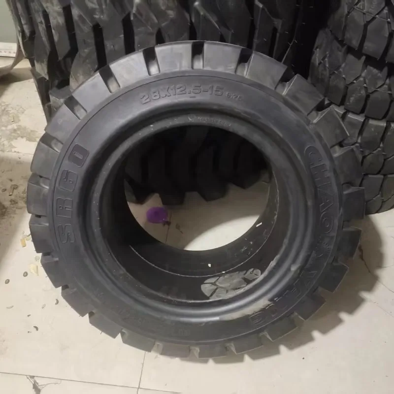 حالة جديدة إطارات حفارة الرافعة الشوكية الإطارات الصلبة حجم 28 * 12.5-15 مع التكنولوجيا العالية الصينية منخفضة الحرارة الجيل 21 * 8-9 23 * 10-12