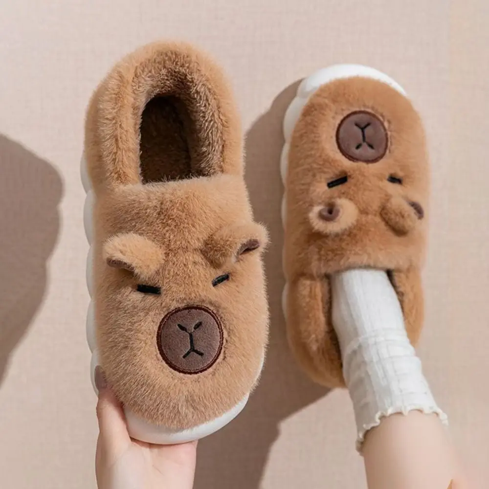 Zapatillas de capibara para el hogar a la moda, pantuflas peludas suaves y gruesas con dibujos animados, zapatos antideslizantes de algodón para invierno, pareja