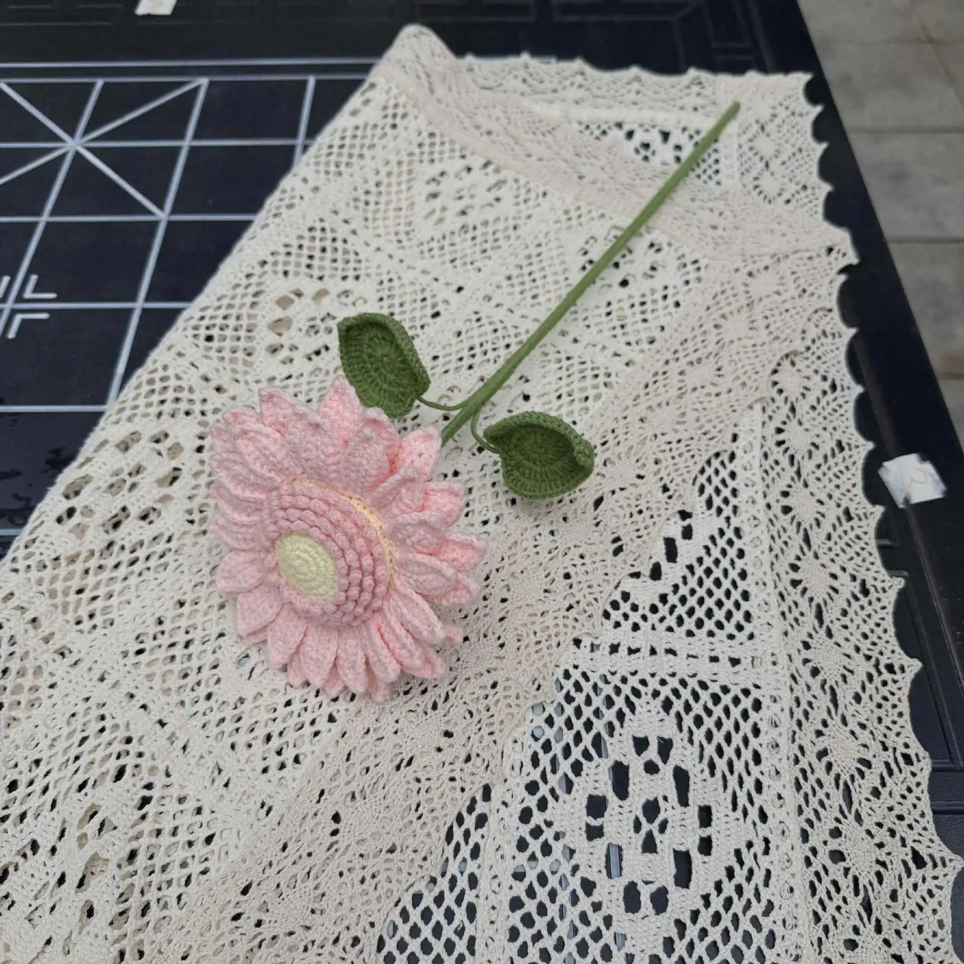 Kreative Künstliche Sonnenblumenzweige Gehäkelter Sonnenblumenstrauß Fertiggestellte Handgewebte Blume Raumdekoration Liebliches Geschenk – Detail 5