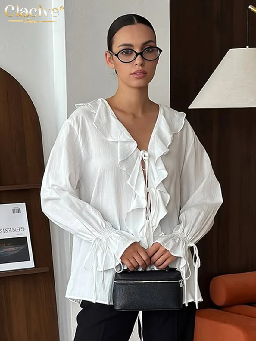 Clacive Sexy lockeres weißes Damenhemd 2026 Mode V-Ausschnitt Langarmshirts Elegante klassische Rüschen Solides Top Damenbekleidung