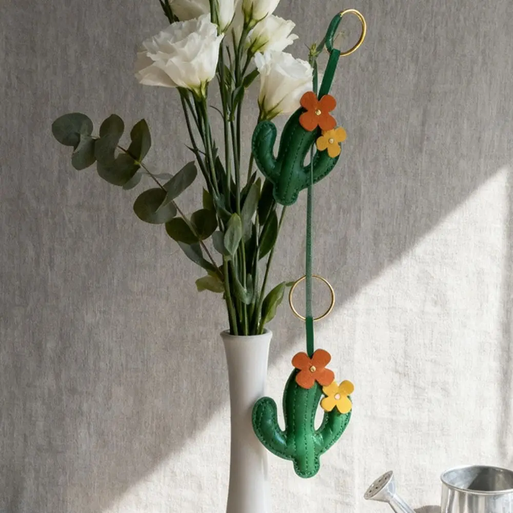 Porte-clés en cuir PU avec pendentif cactus, fait main, porte-clés fleur en PU tendance, anneau de clés créatif, breloque pour sac, accessoires de bagage
