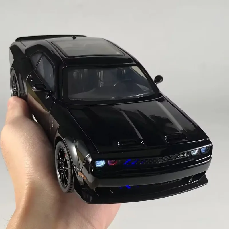 1:24 Dodge Challenger Hellcat Redeye Flash Version Alloy Metal Diecast Model American Muscle Car Desktop Display Collectible Toy