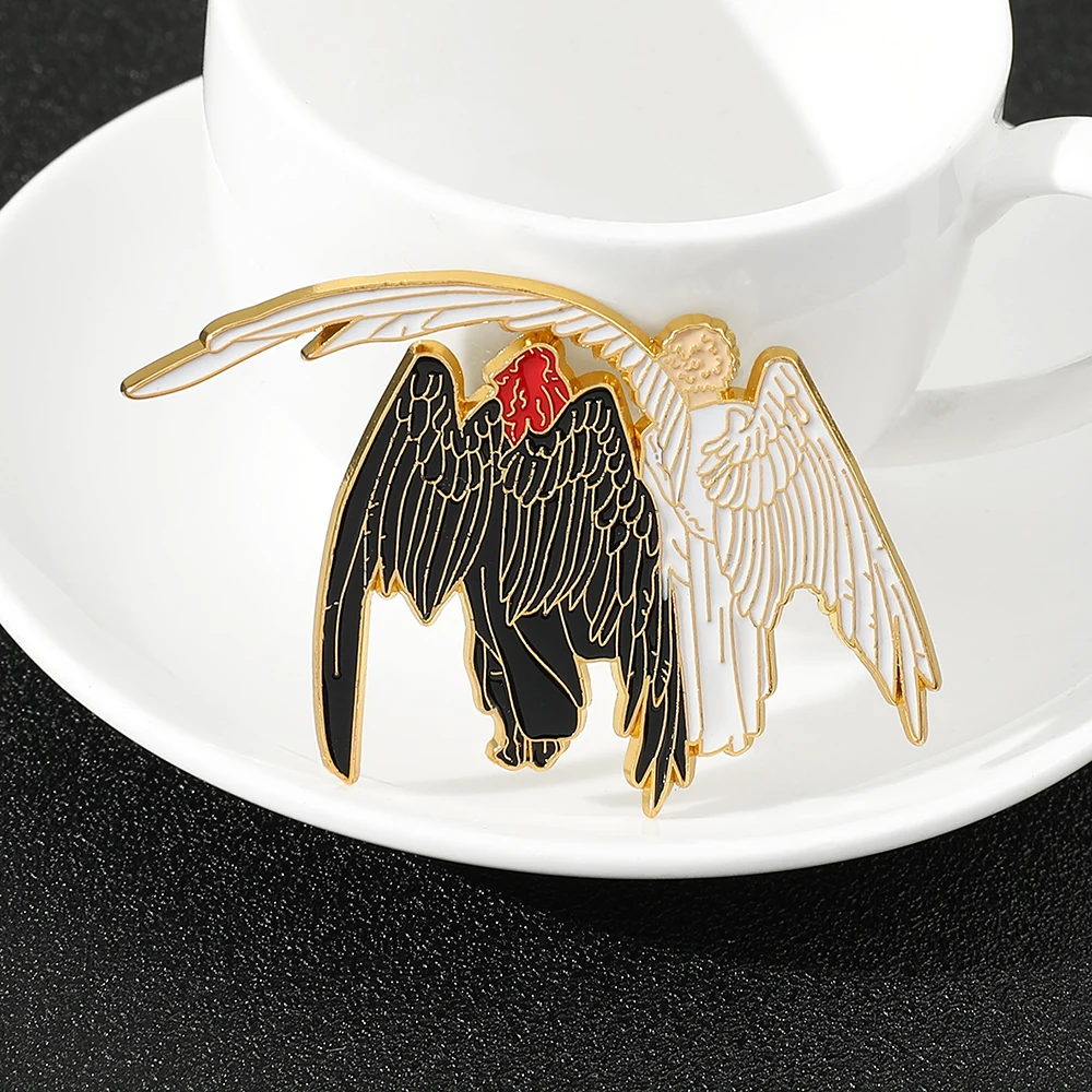 Good Omens Ineffable Husbands Angel & Demon Hard Metal Pin Angel Demon Badge Aziraphale und Crowley Accessoires – Detail 2