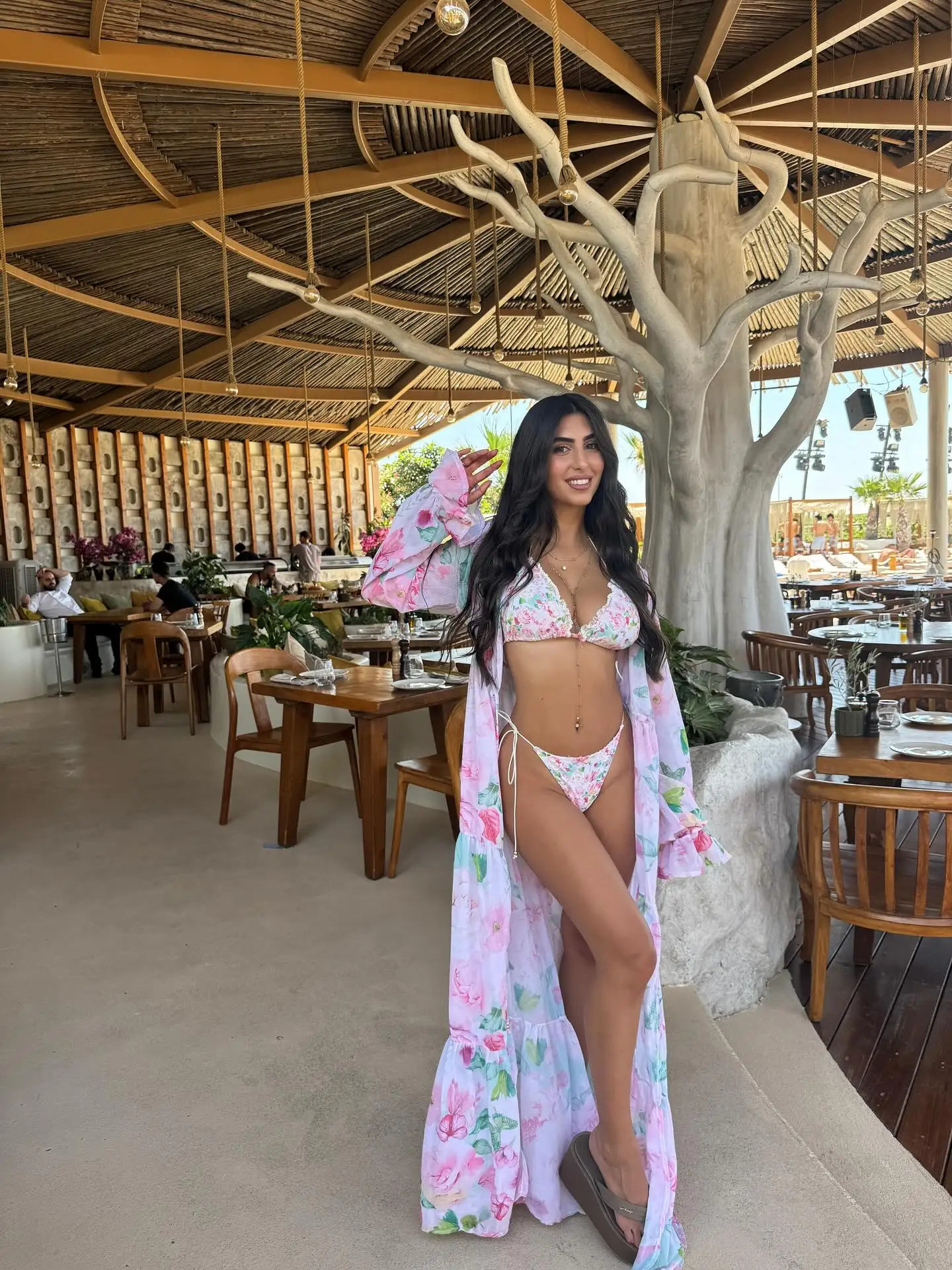 

Шикарный комплект бикини с цветочным принтом Розовая роза с подходящим длинным накидкой Сексуальный комплект бикини на шнуровке Купальники Пляжная одежда Летний гламур