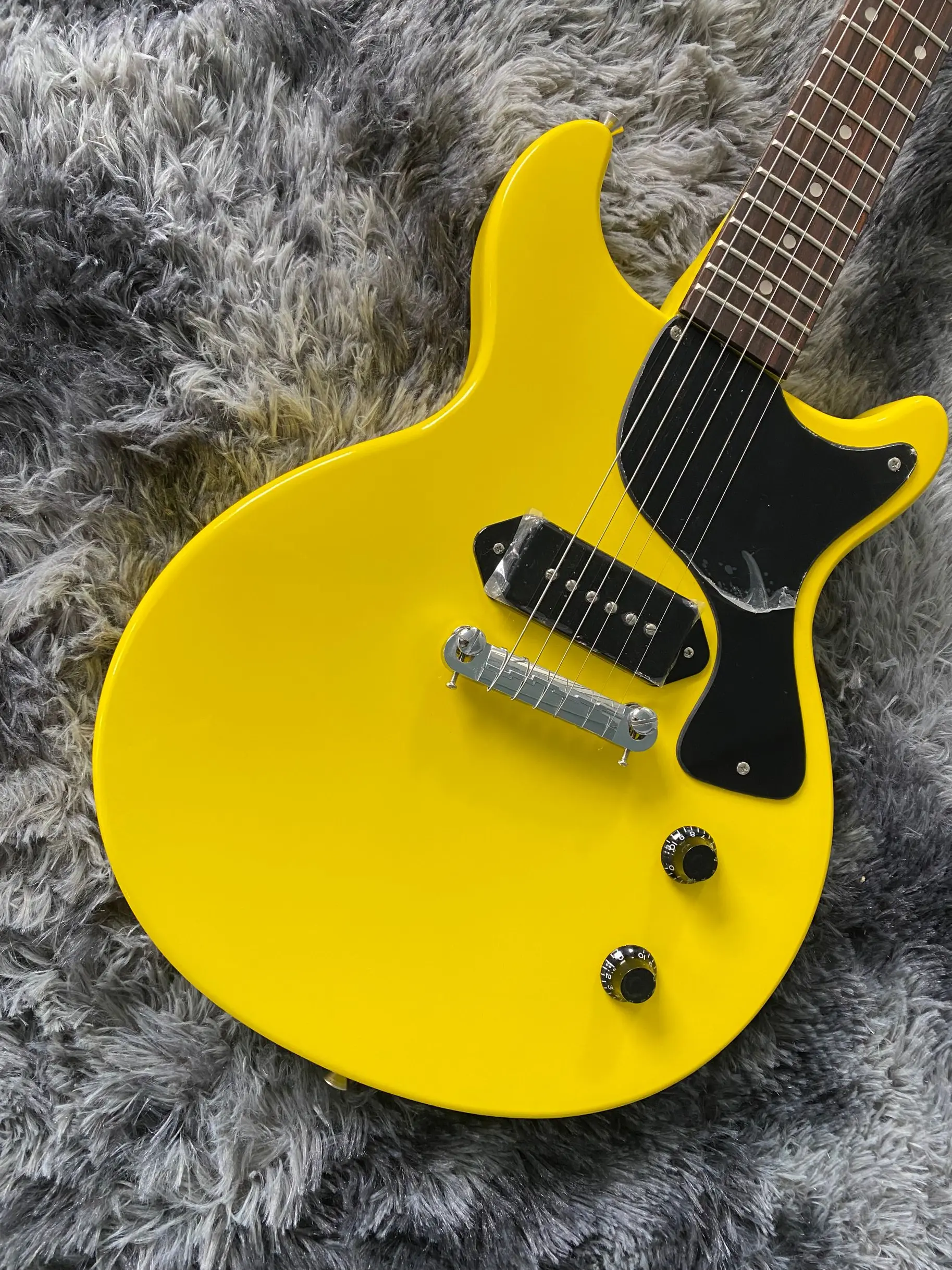 China electric guitar Juliet yellow color Factory direct sales can be customized Free shipping