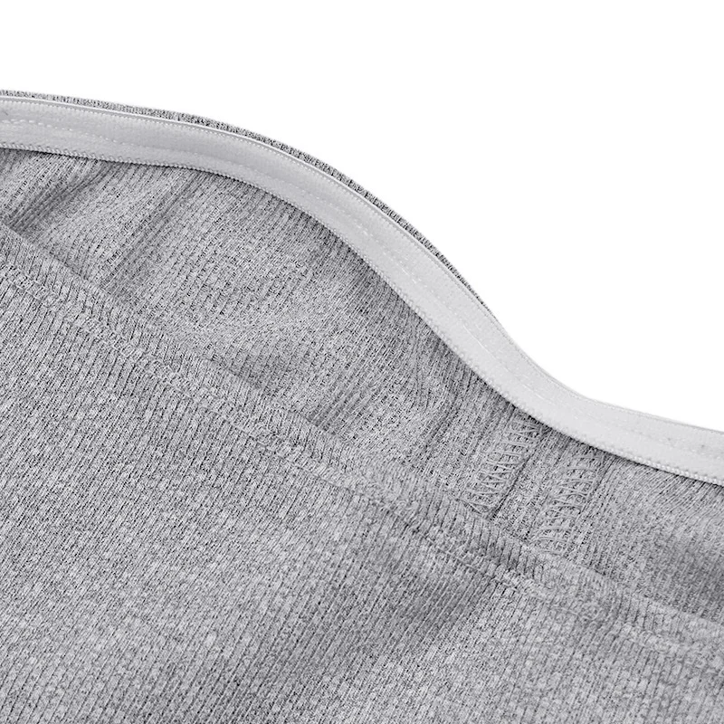Sommerliches Damen-Set, bestehend aus einem trägerlosen Oberteil und einer kurzen Hose, zweiteilig, geripptes Strickoberteil mit seitlichem Schlitz, figurbetonte kurze Hose, passendes Outfit, Dropshipping. – Detail 5