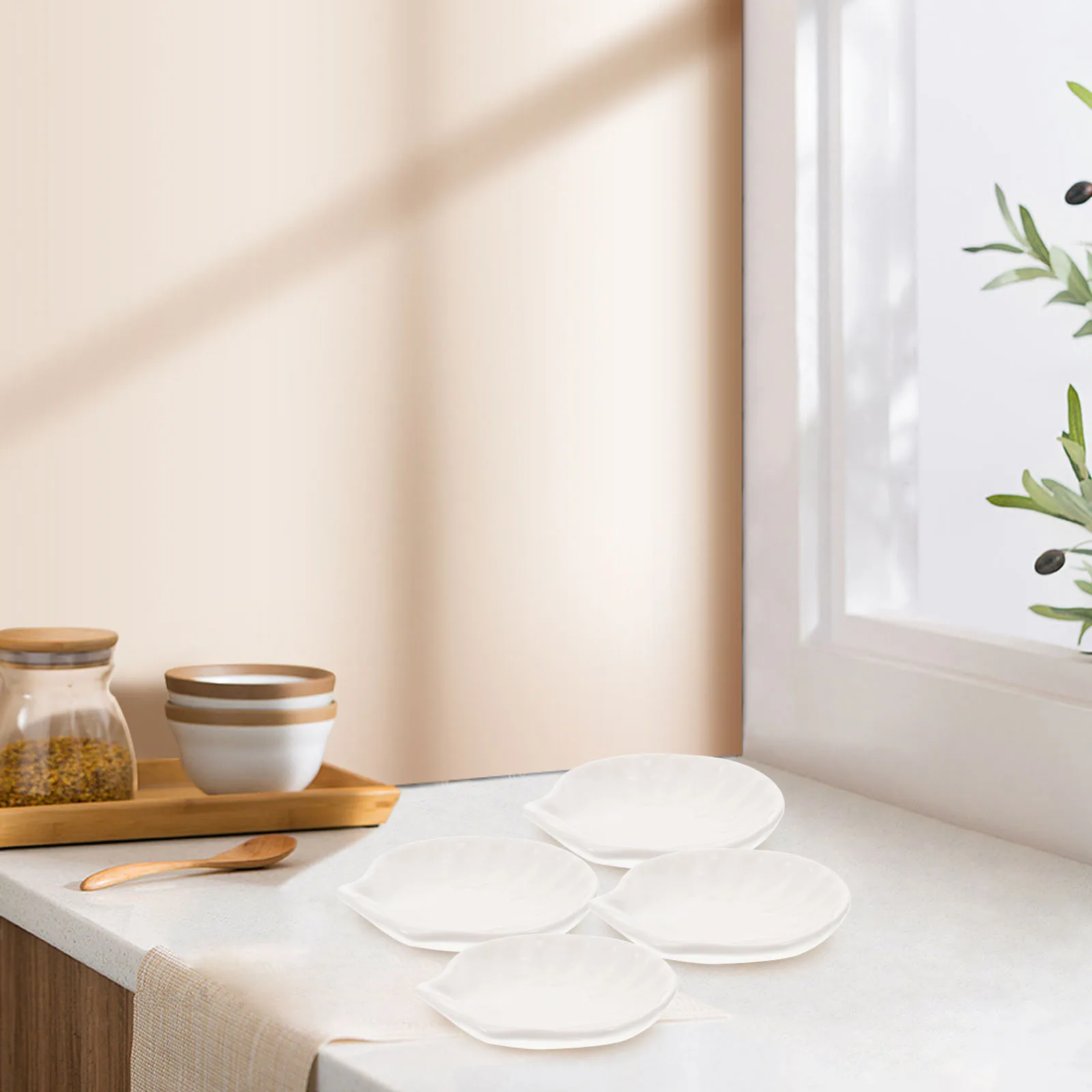 

6Pcs Shell Dish Ceramic Snack Plate Scallop Design Fruit Dessert Tray for Home Party Outdoor Use Dried Fruit Storage