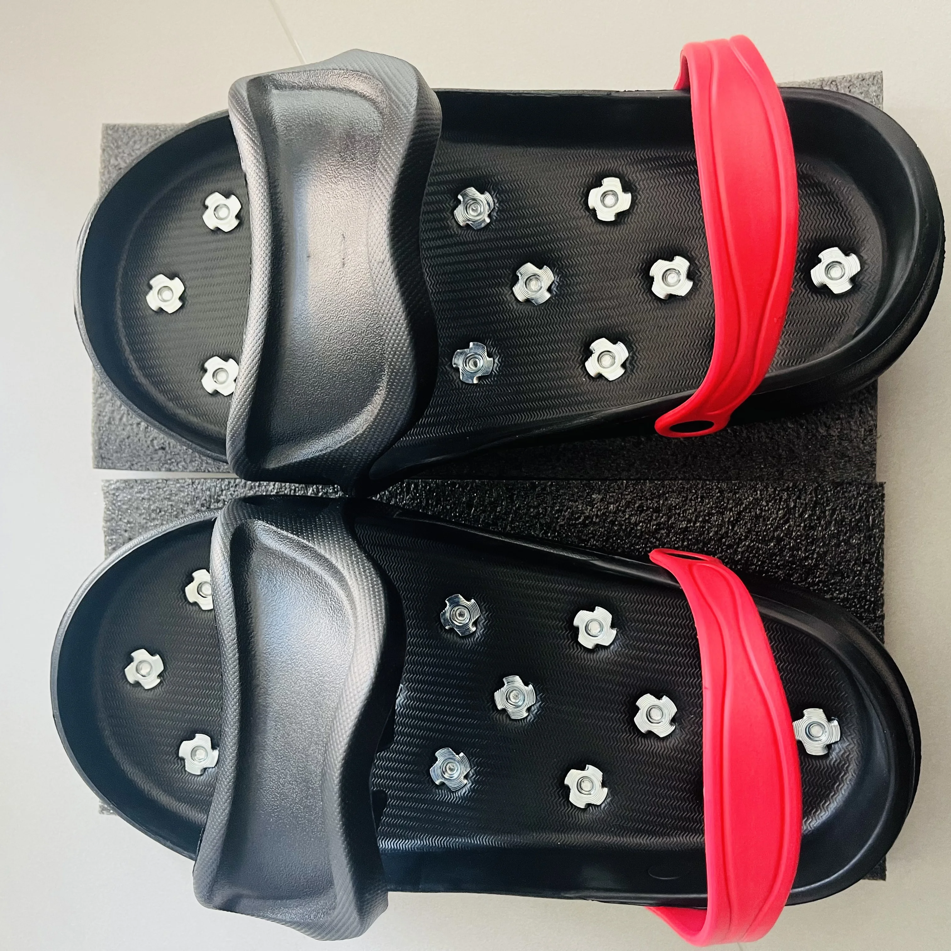 Home Security Measures - Nieuwe noppen schoenen met zachte EVA
