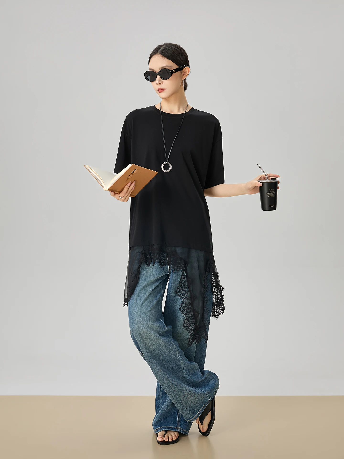 

Летняя женская футболка с кружевными вставками и коротким рукавом, черная, в корейском стиле, для повседневной носки, однотонная, из смесового хлопка и полиэстера.