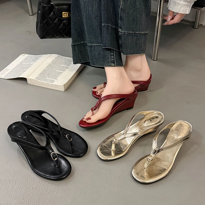 

Women’s high-heeled sandals: New summer 2026 collection: wedge heels, flip-flops, toe-ring sandals and strappy Roman sandals