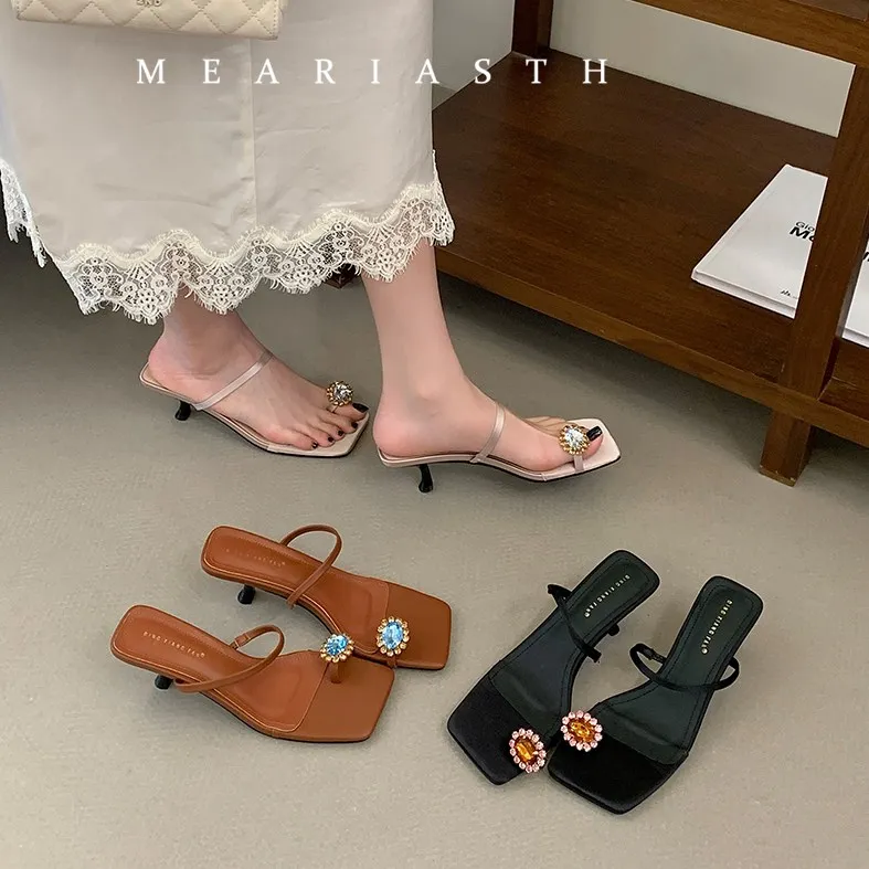 

Luxury Rhinestone Women Sandals Clip Toe Slippers Summer Open Toe Kitten Heel Narrow Band Designer Brand Banquet Wedding Sandals