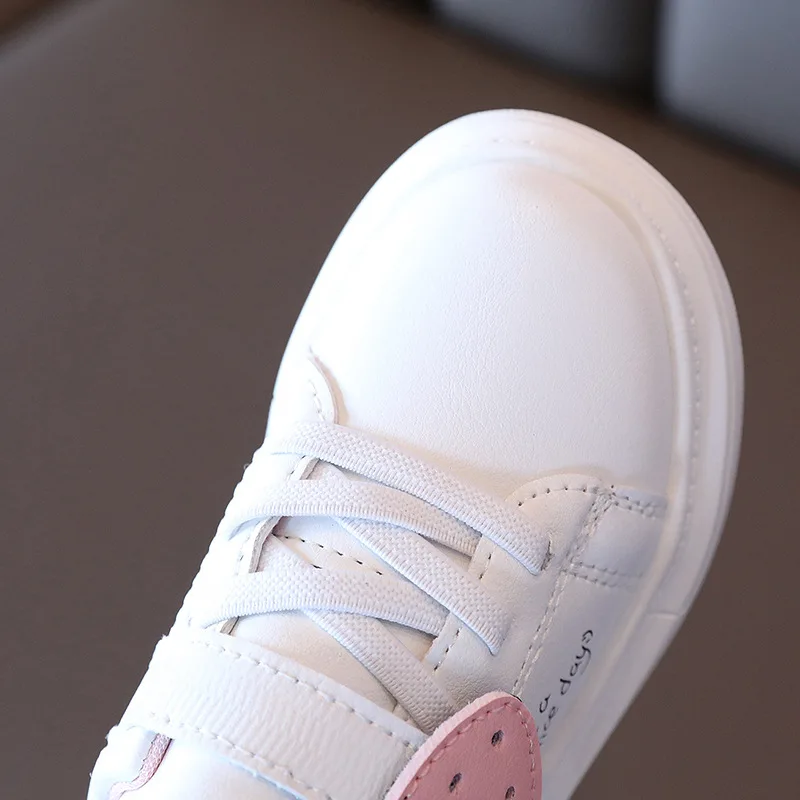 Zapatillas deportivas transpirables para niños y niñas, zapatos informales de fresa bonita, tenis para exteriores, color blanco, primavera y verano