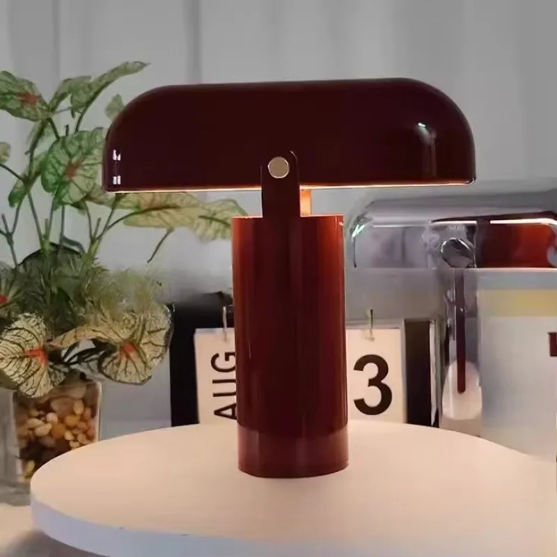 

Light luxury simple desk lamp creative high-end charging lamp living room study bedroom bedside night light