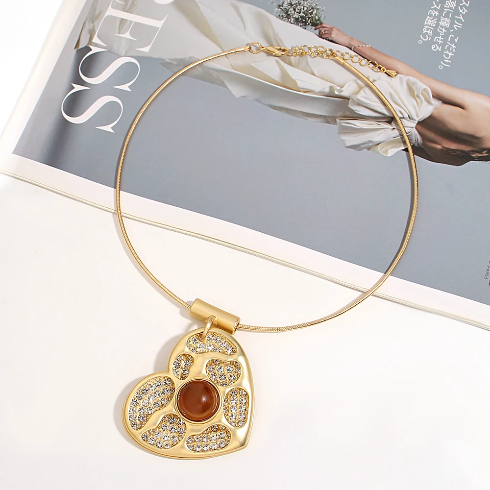

Amorcome Vintage Rhinestone Big Love Heart Pendant Necklace for Women Exquisite Smooth Gold Color Torques Choker Neck Necklace