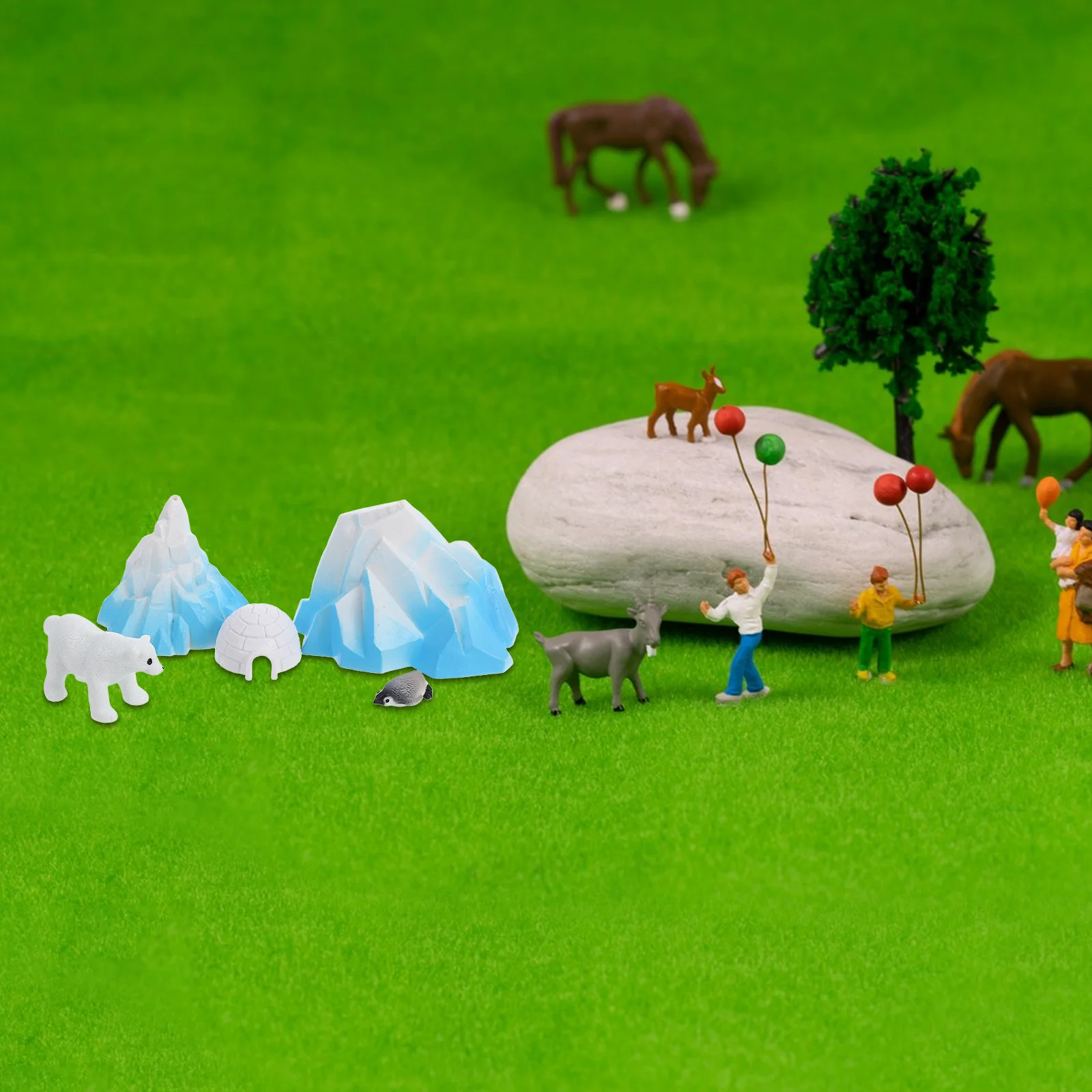 

5Pcs Mini Arctic Iceberg Collection Realistic Bear Penguin Igloo Micro Landscape Aquarium Home Office Penguin Miniature Statue