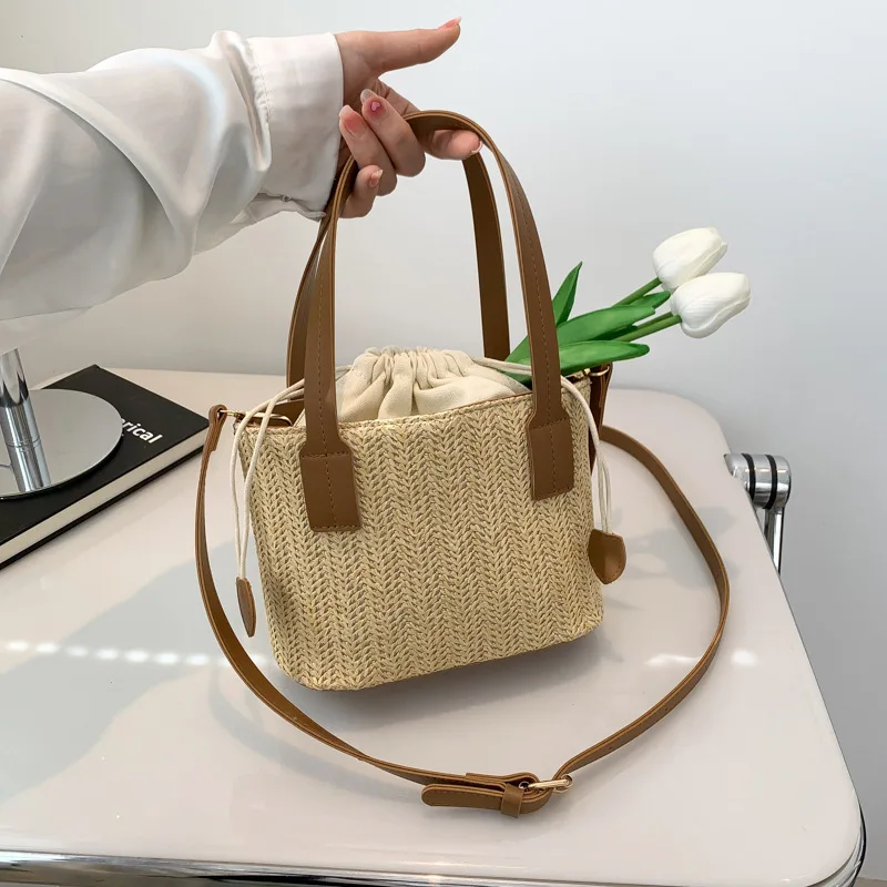 Bolso de cubo tejido de hierba Retro para mujer, bolsos cruzados versátiles simples para vacaciones y playa, a la moda, novedad de verano 2023