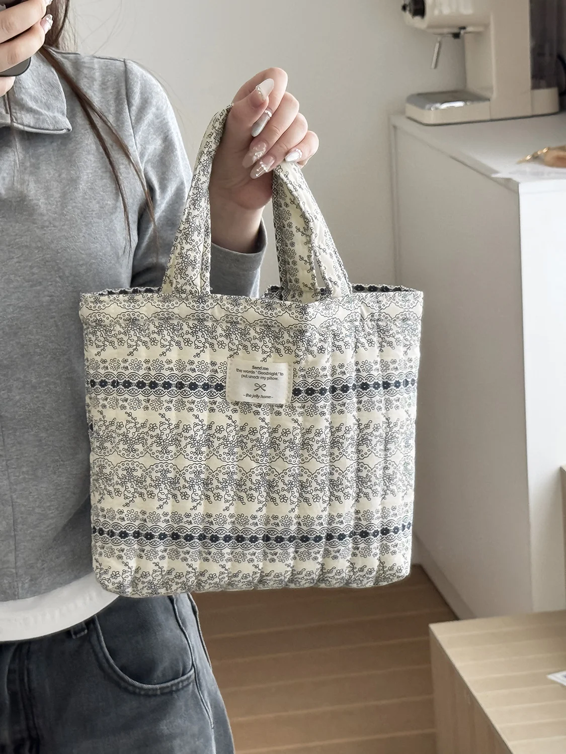 Vintage artistic floral high-end French vine handbag, versatile for commuting and carrying
