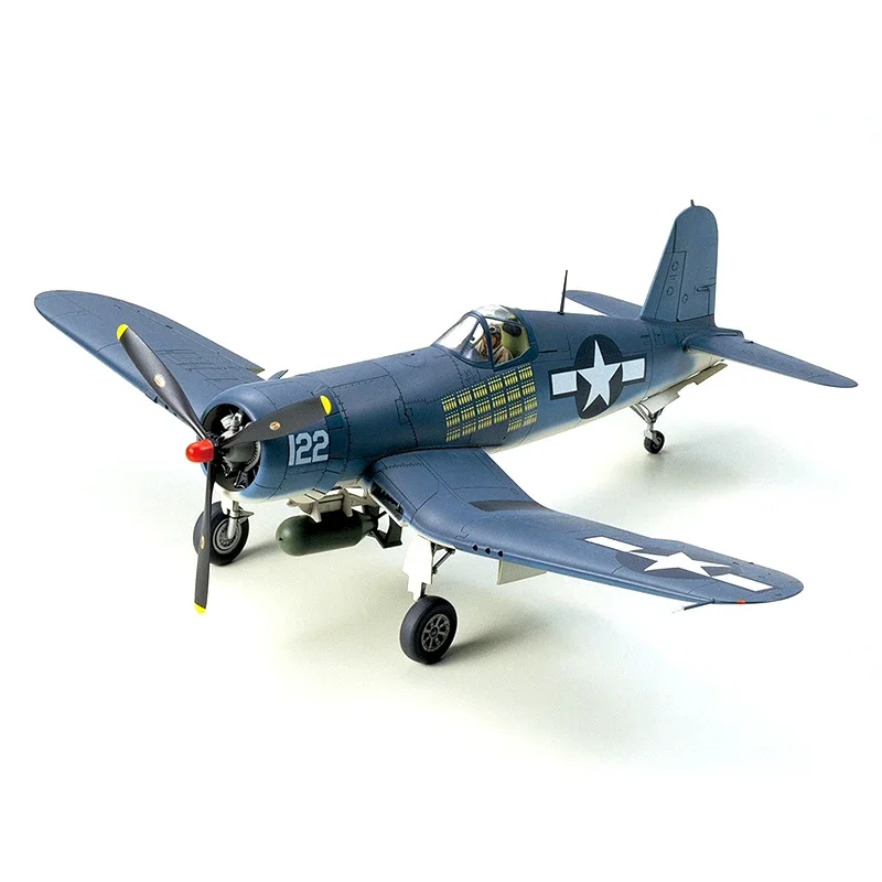 TAMIYA Kit modello di aereo assemblato 61070 Fighter americano F4U-1A Corsair basato su portaerei 1/48