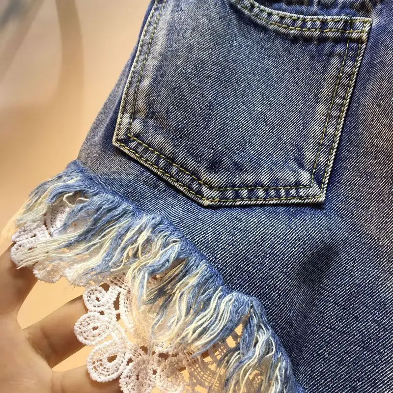 2026 Summer New Splicing Hook Lace High Waist Burr Denim Shorts Hot Pants Women