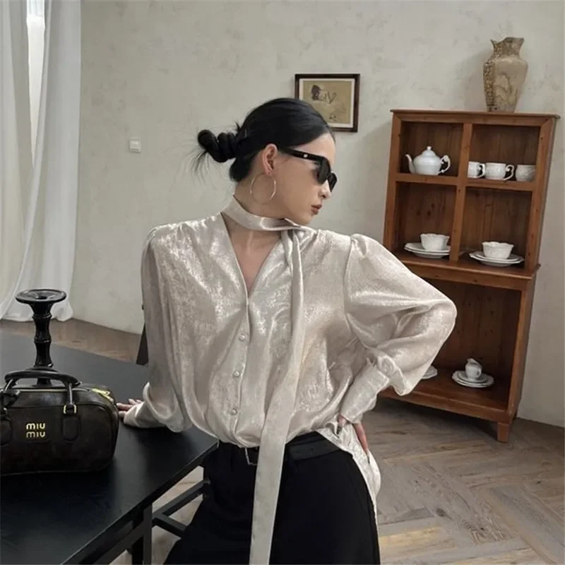 

New High End French Autumn Shirt Women Fashion V-neck Long Sleeve Loose Runway Shirts Solid Color Tops with Scarf Clothing