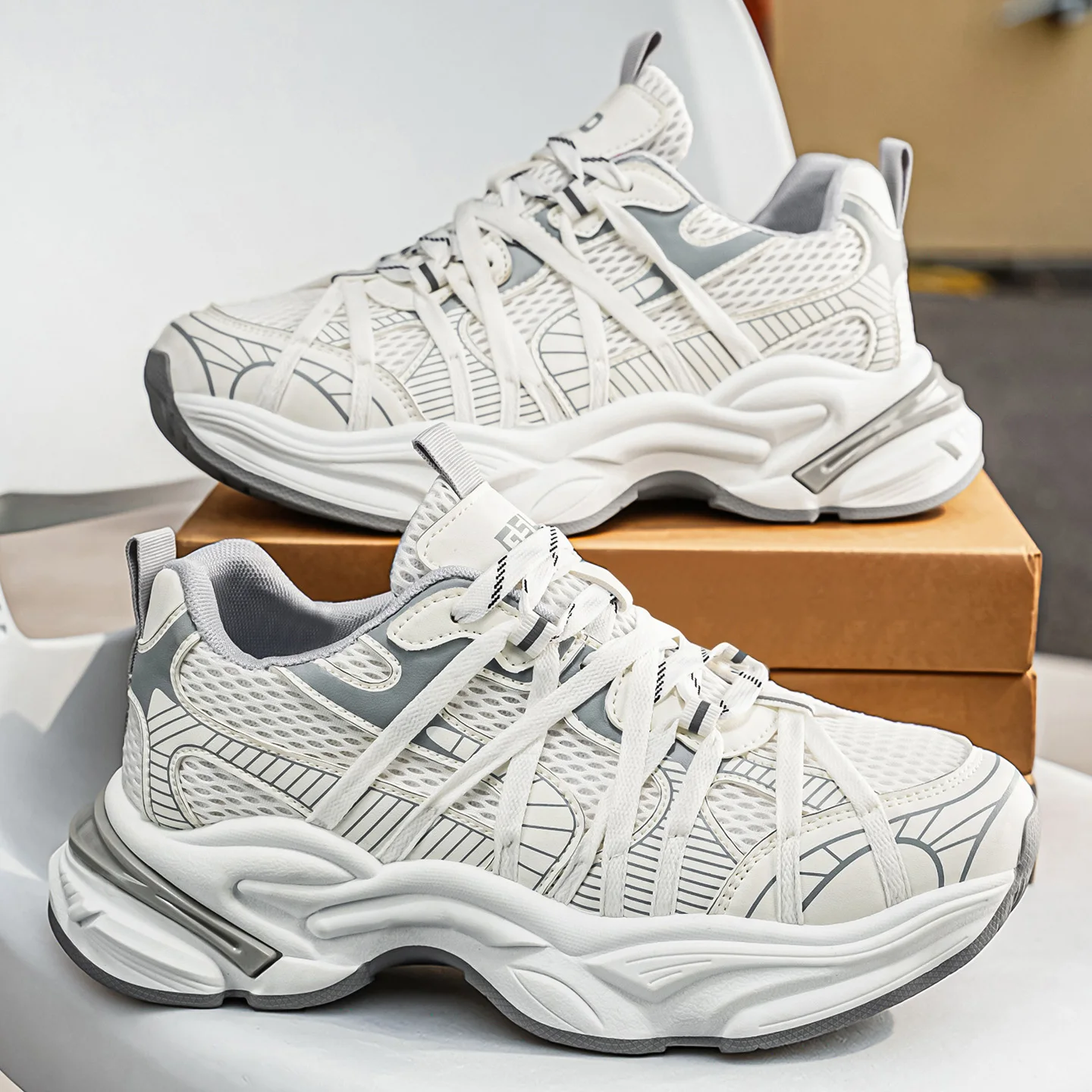 Spring Men's Shoes New Breathable Mesh Sports Shoes Men's Korean Version of All Matching Thick Sole Leisure Running Shoes Men
