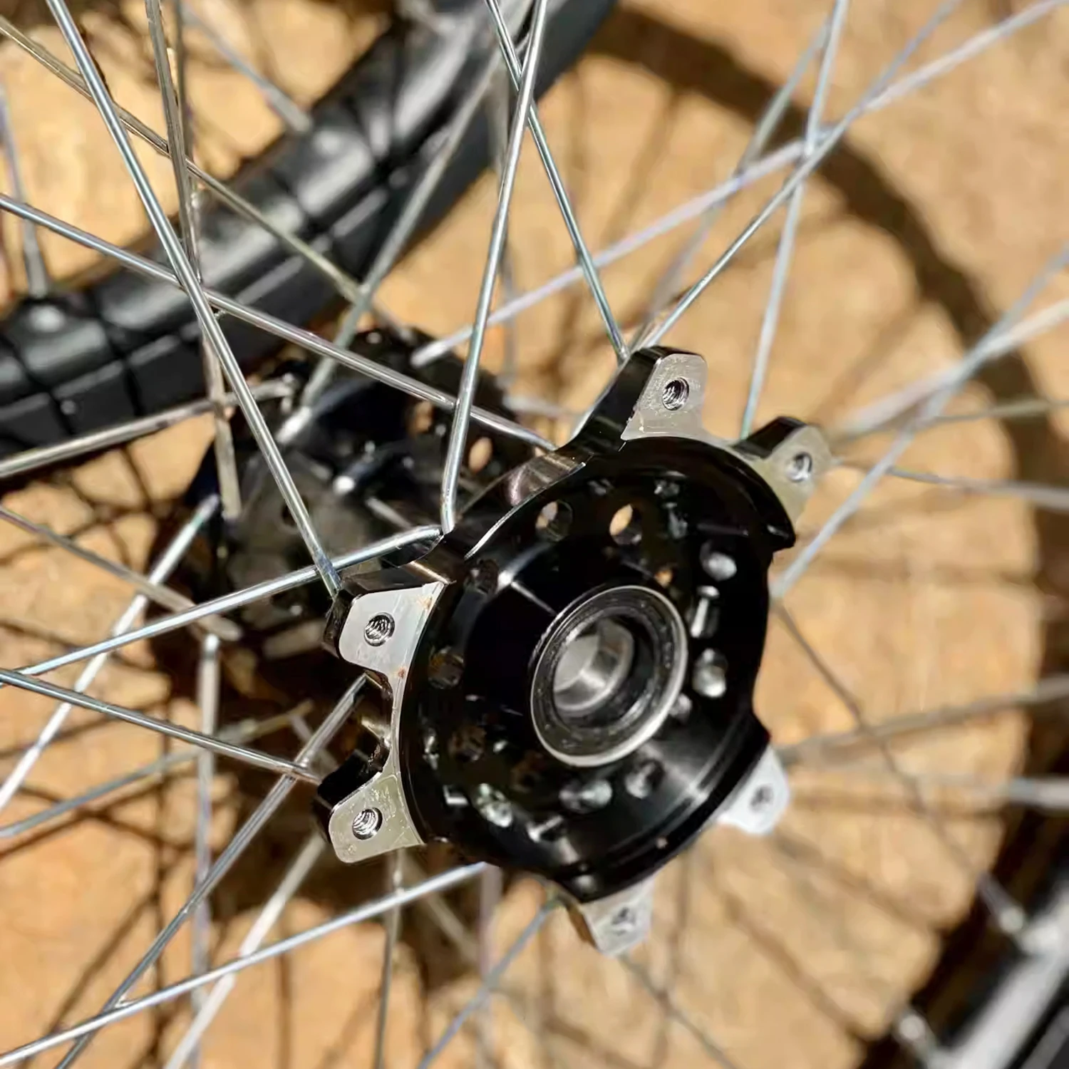 

Электрический внедорожный мотоцикл Ultra Bee OEM, оригинальные колеса 19 дюймов, передние 19x1.4/задние 19x1.6, комплект внедорожных колес