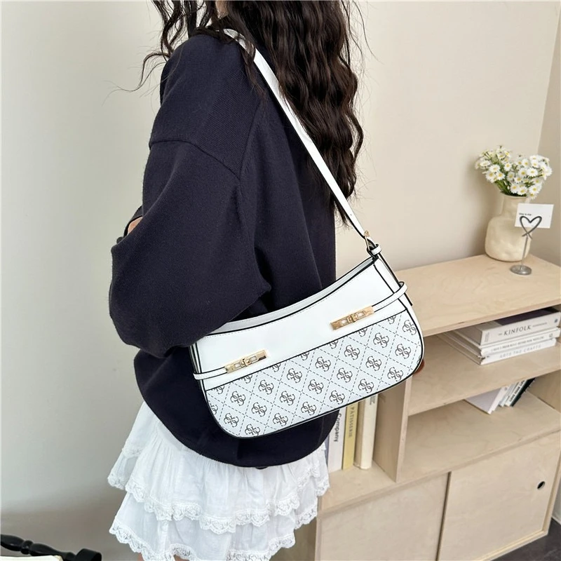 

Luxe Minimalist Chain Shoulder Bag, Spacious Interior with Polished Hardware, Versatile Wear, New 2026