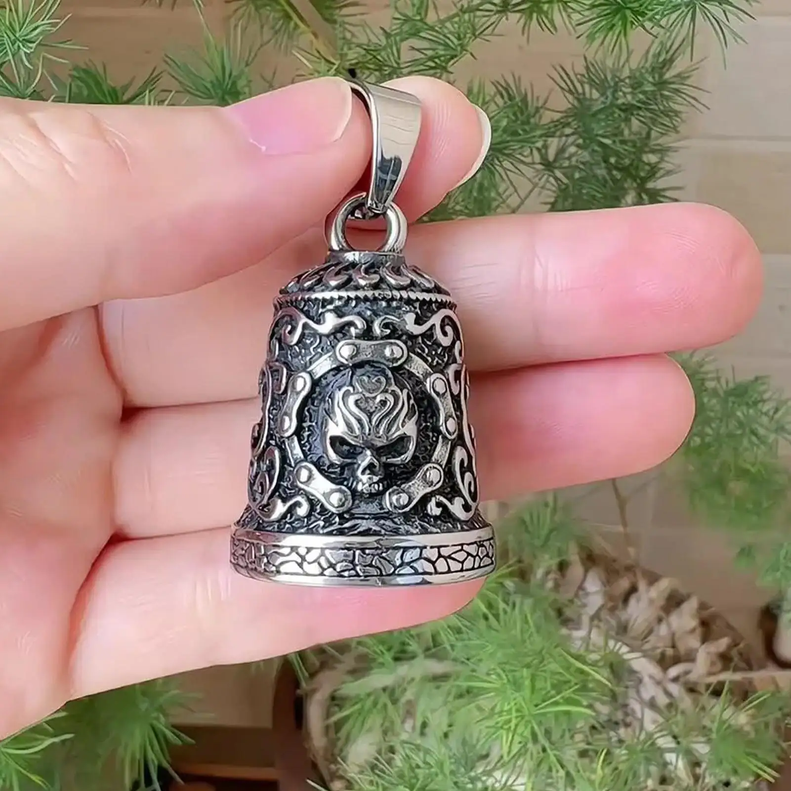 Skull Bell Charm Motorcycle Bells Decor For Men Rider Riding Weatherproof Motorbike Accessory Handmade Rider Key Chain Ornament view 5