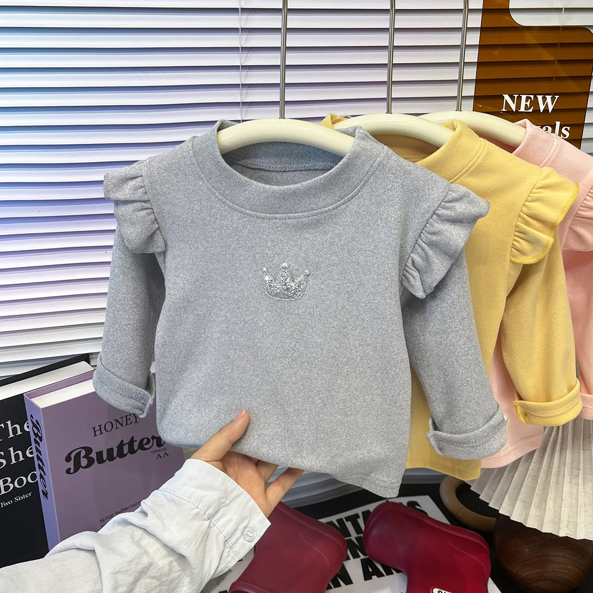Herbstliches, süßes, einfarbiges Mädchen-Oberteil mit Herzmuster, warmes, gerüschtes Langarm-T-Shirt für Kinder, ideal für den täglichen Gebrauch, Kinderkleidung, Hemd. – Detail 12