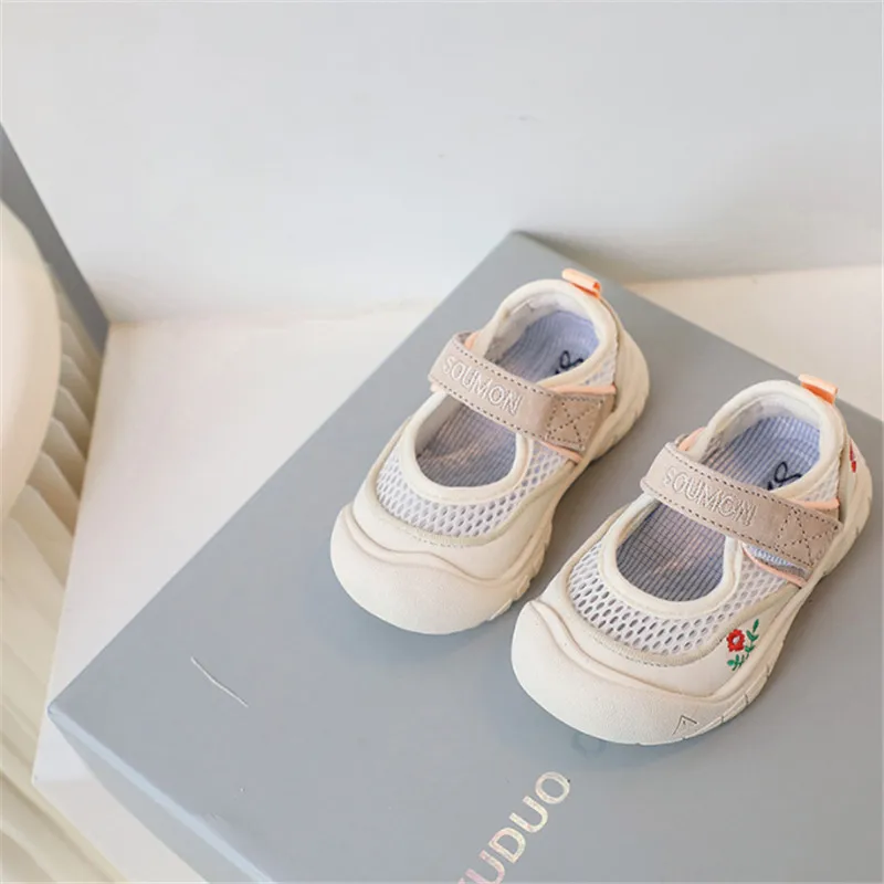 New Summer Baby First Walkers siateczkowe oddychające małe dziewczynki buty miękkie podeszwa antypoślizgowe dla dzieci z motywem sportowym Sneakers modne obuwie dziecięce