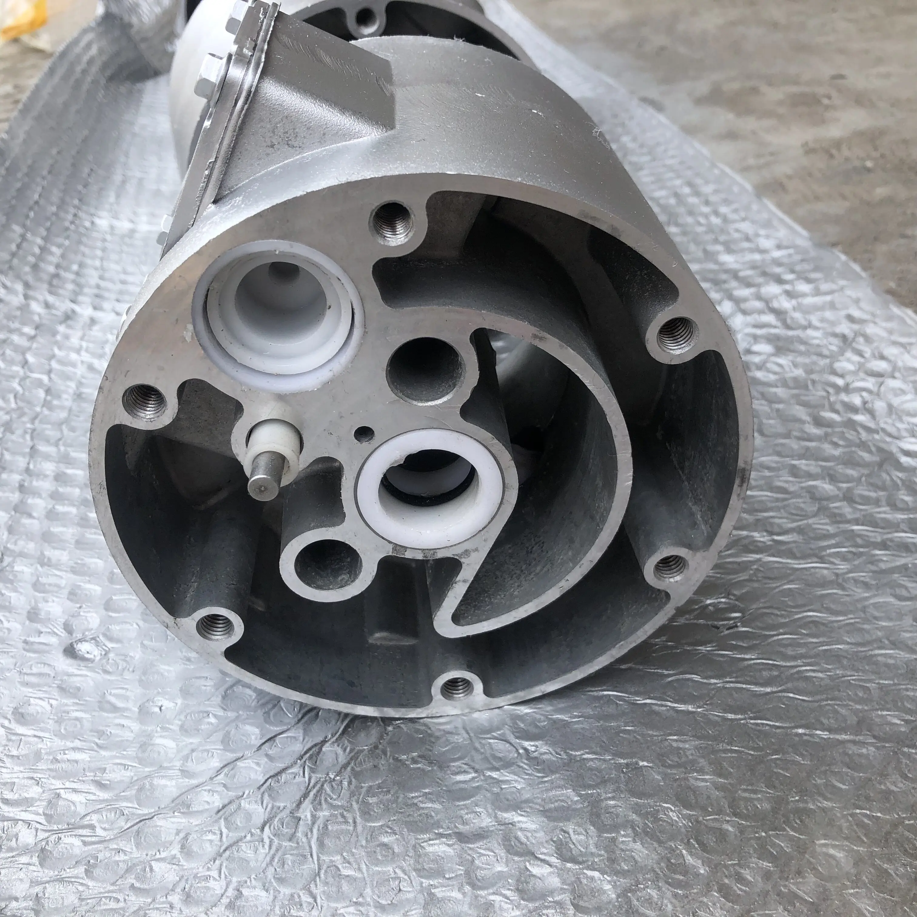 Pneumatic diaphragm pump intermediate assembly  valve diaphragm pump accessories aluminum alloy valve chamber assembly