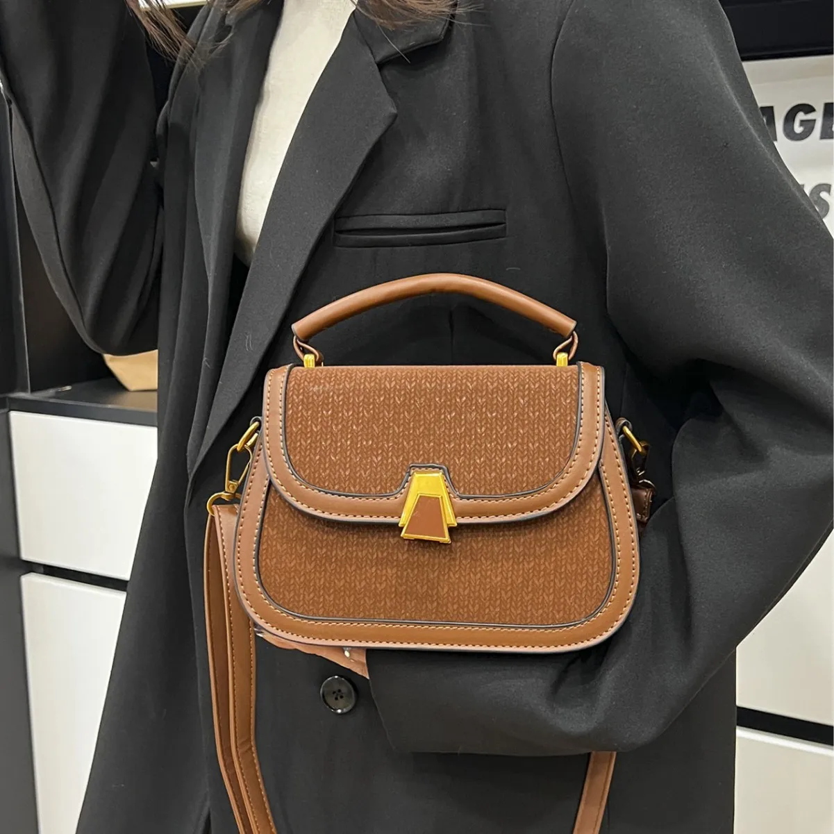 الشتاء شعبية بسيطة ريترو حقيبة صغيرة المرأة 2026 جديد مصمم التباين حقيبة يد المتقدمة ركاب Crossbody حقيبة مربعة صغيرة
