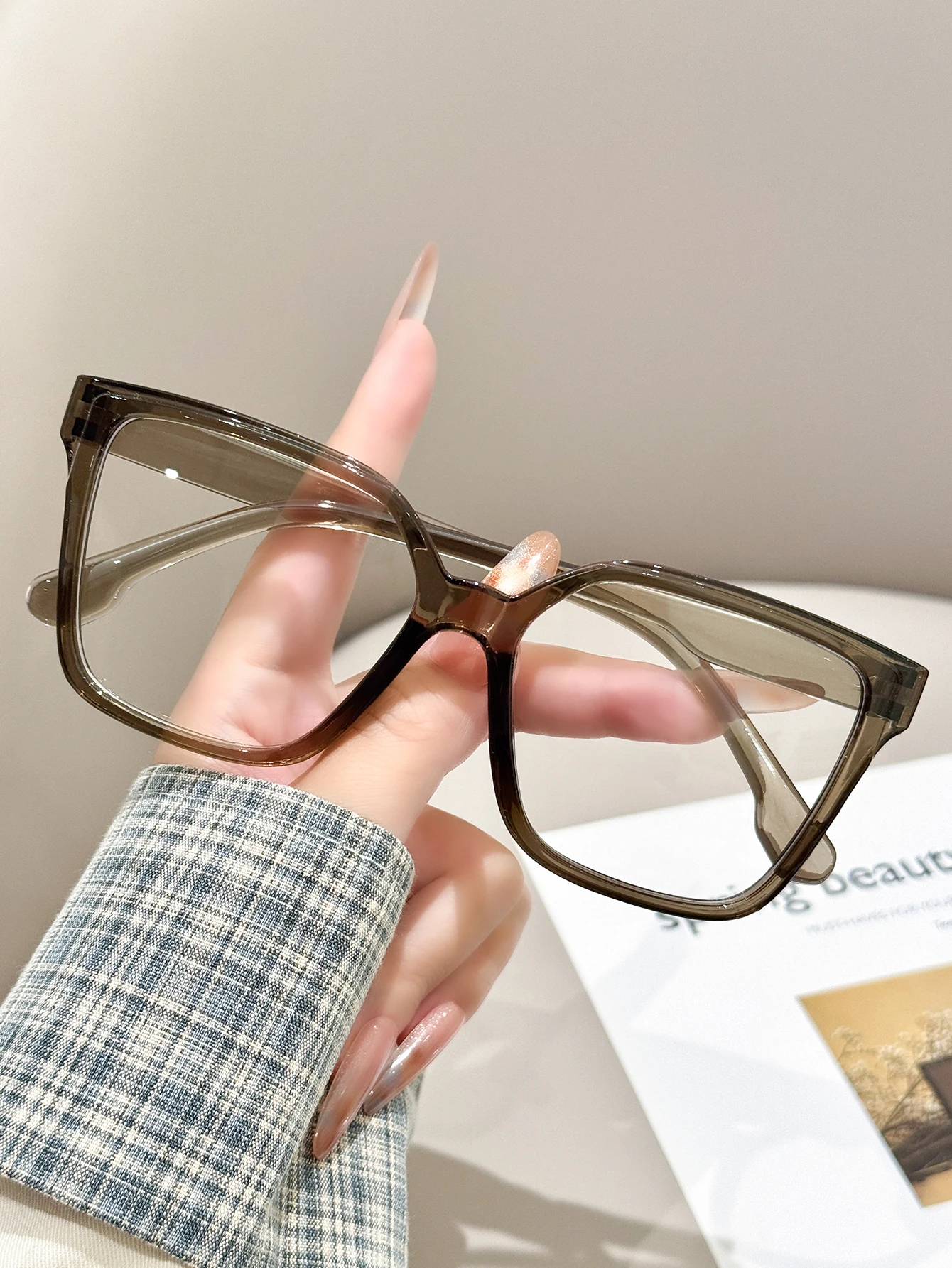 1pc trendy fashion glasses, wear items with a sense of atmosphere, modify facial lines, the same style for men and women
