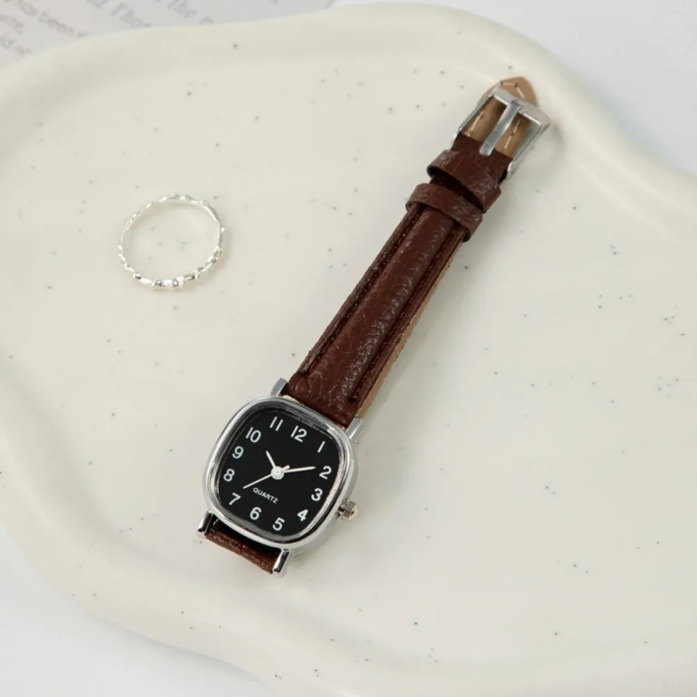 Retro Style Quartz Movement Square Wristwatch Leather Strap Arabic Numeral Dial Ladies Wristwatch Quartz Watch Students
