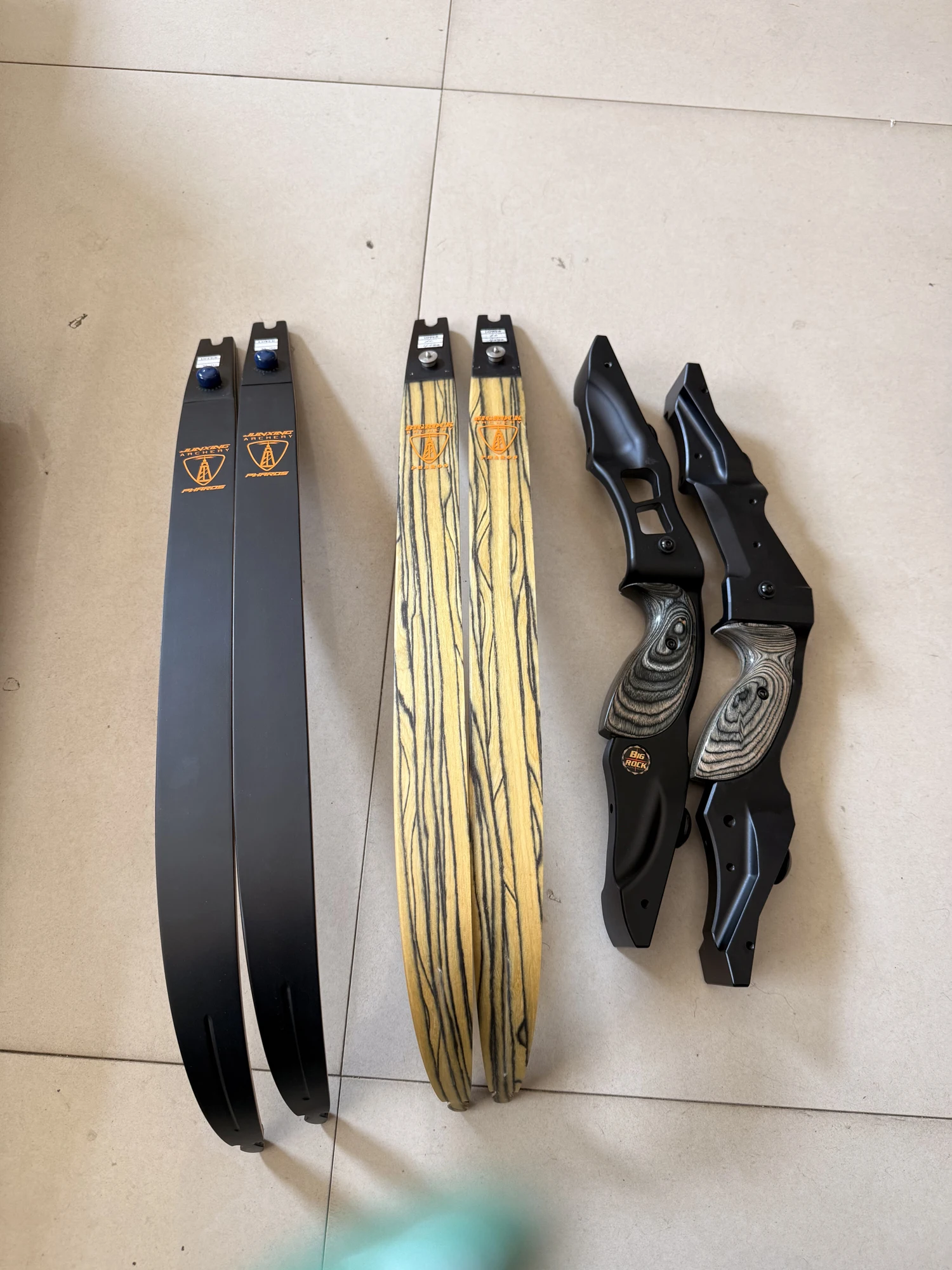 

Лук для охоты JUNXING Archery F261 ILF, разборный, 17-дюймовый рукоятка, для правой руки