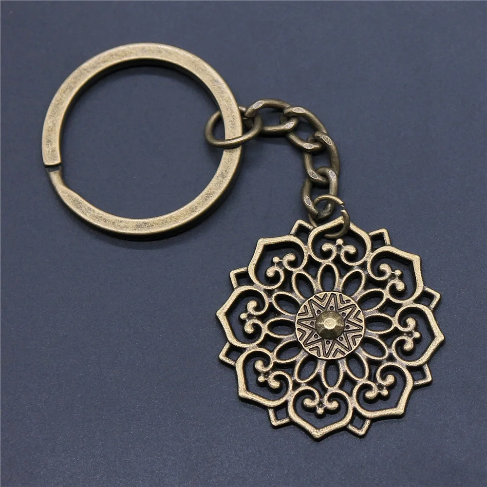 Women Men Keychain DIY Metal Holder Chain Antique Bronze Color 31x31mm Flower Pendant Keyring Gift