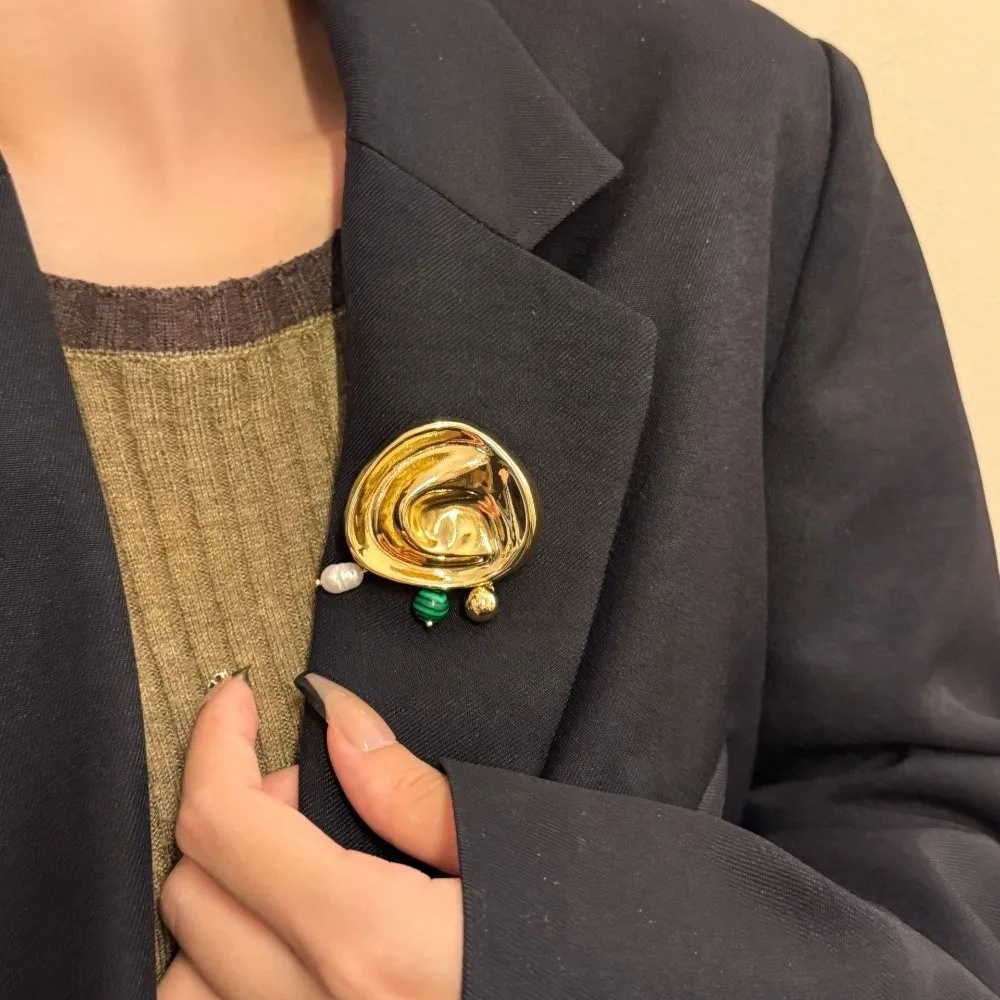 

Vintage Jewelry Texture Brooch Korean Beads Ruffled Lapel Pin Flower Elegant Badge with Pendant Daily Wear