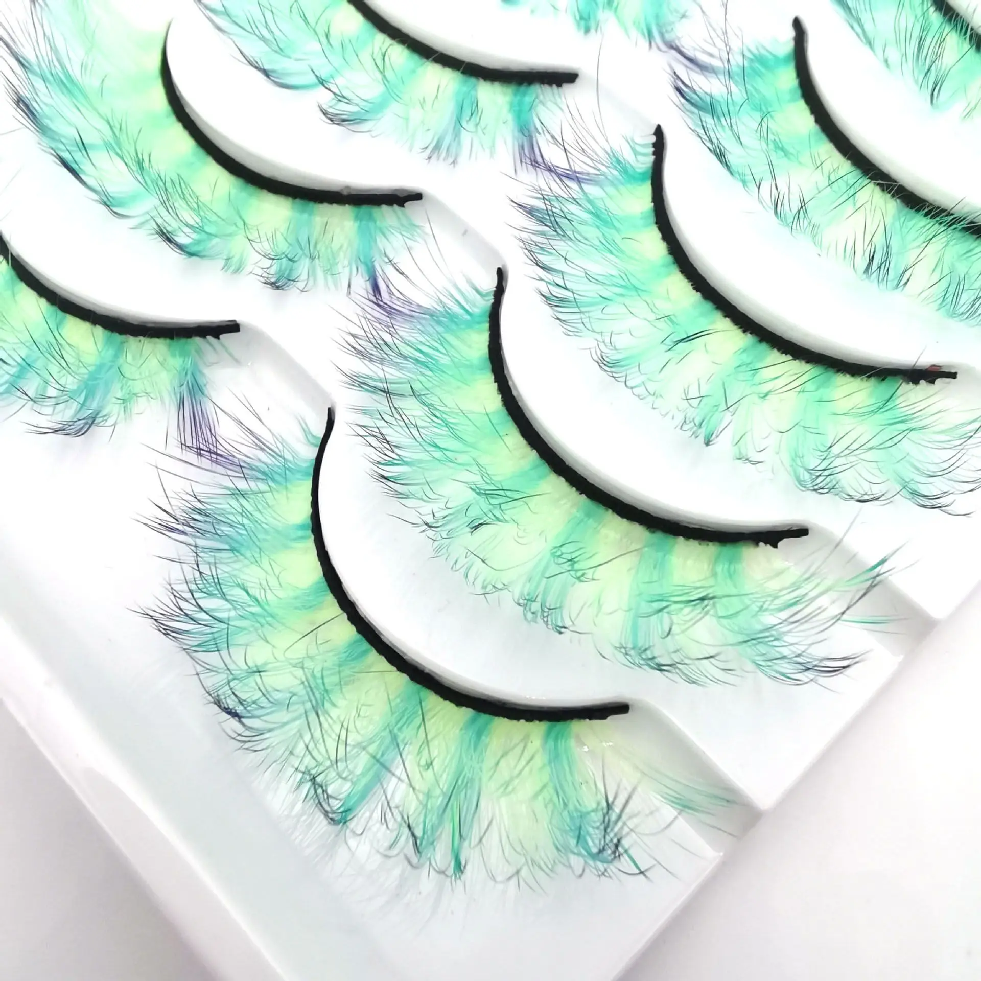 Gradient False Lashes Ombre Natural Long Colorful Eyelashes Bulk Fluorescent Makeup Fake Lash Party Colored Lashes for Cosplay