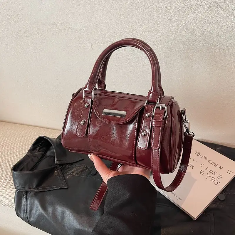 

Fashionable Patent Leather Glossy Niche Handbag Boston Bag High-end Retro Versatile Fashionable Shoulder Bag