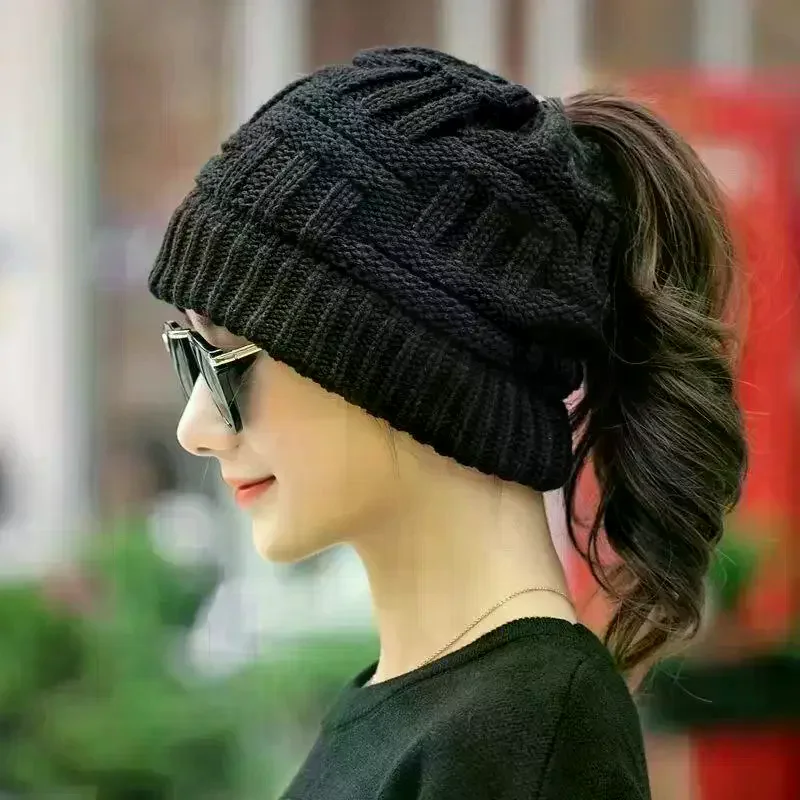 1 قطعة قبعة علوية مفتوحة قبعة متماسكة للنساء ذيل حصان مناسب مرونة عالية شتاء دافئ موضة قبعة رياضية في الهواء الطلق