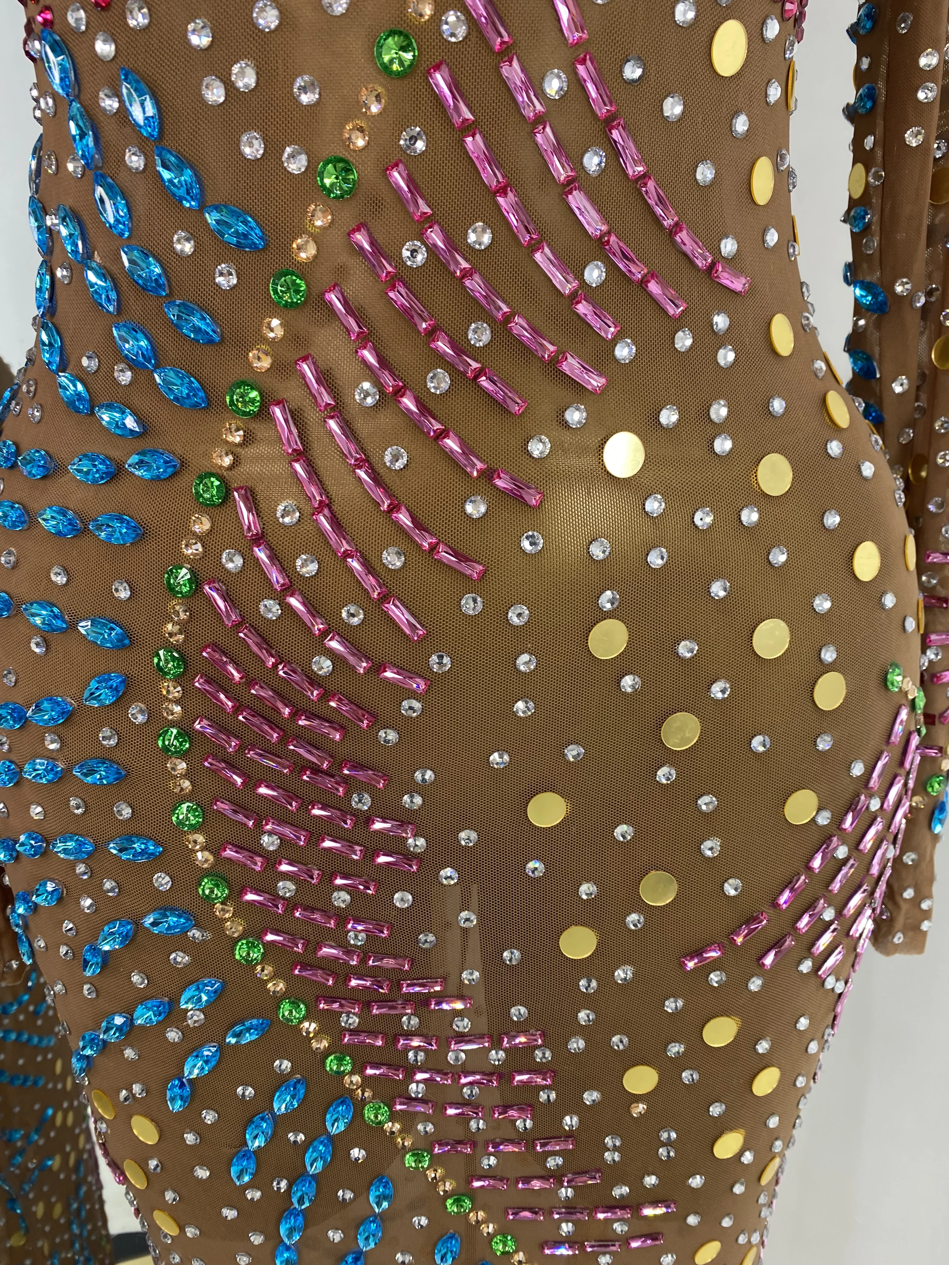 Women Luxury Prom Gowns Colorful Rhinestones Sequines Shiny Dress Elegant Long Sleeve Turtleneck Brown Mesh Long Stage Costumes