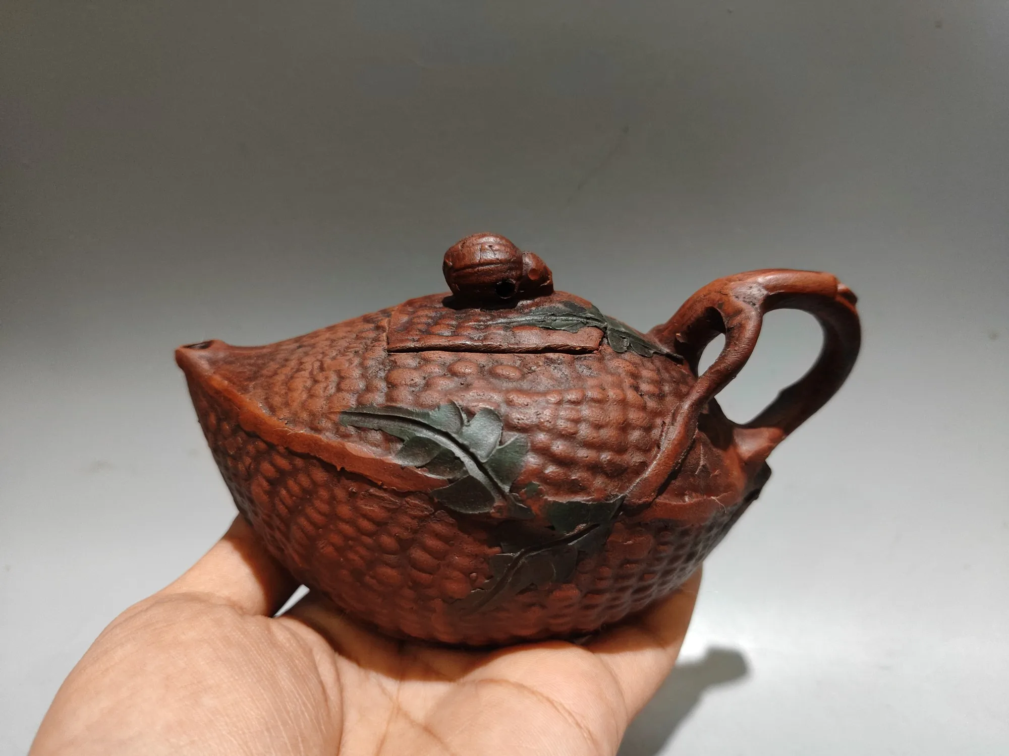 

Temple Collection Yixing Purple Clay Teapot Guaguo Lid Buddha hand shape Melon and Fruit Pot Kettle Amass wealth Ornaments