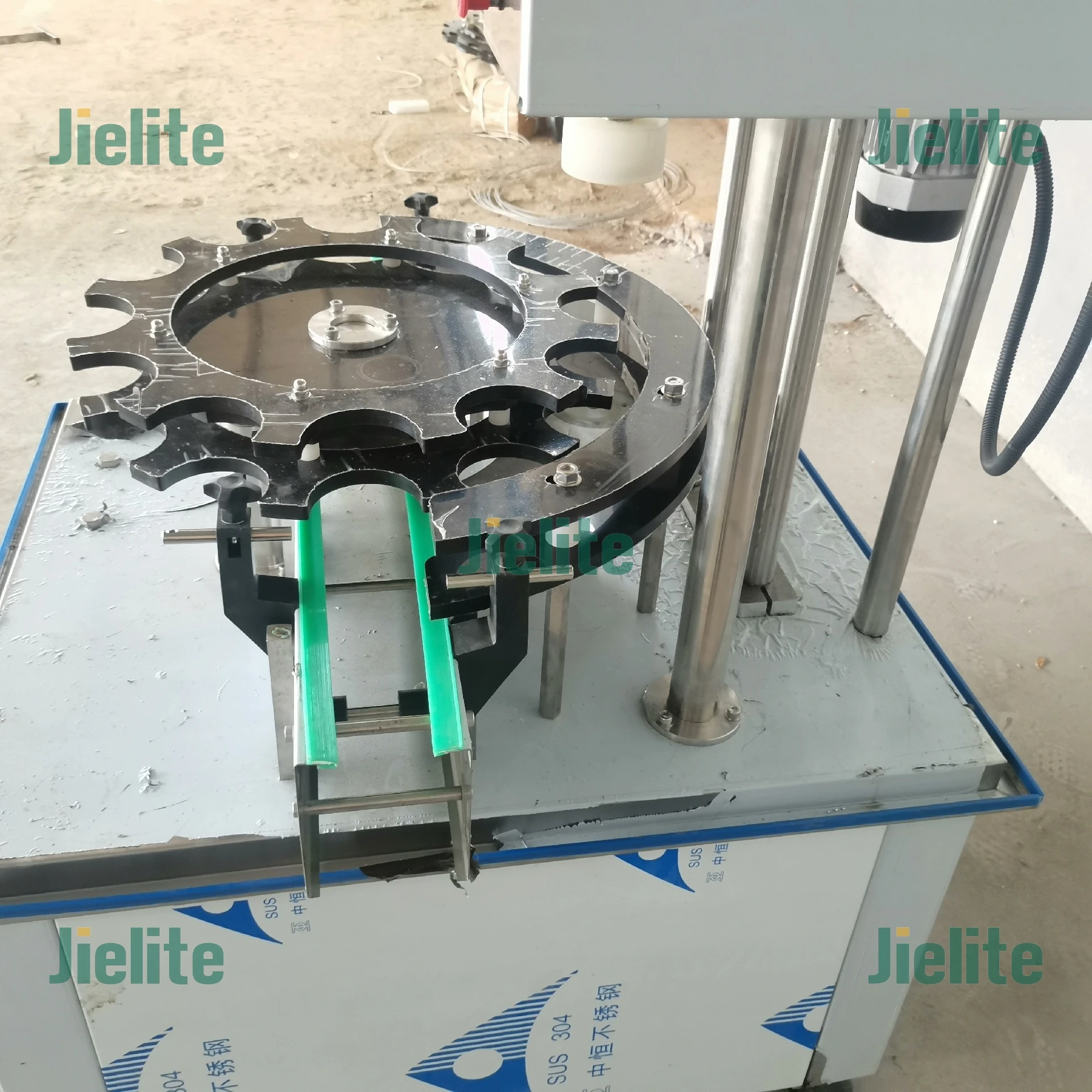 Single Head Automatic Soft Drink Beer Glass Bottles Metal Ring Pull Crown Cap Plastic Cap Capping Machine
